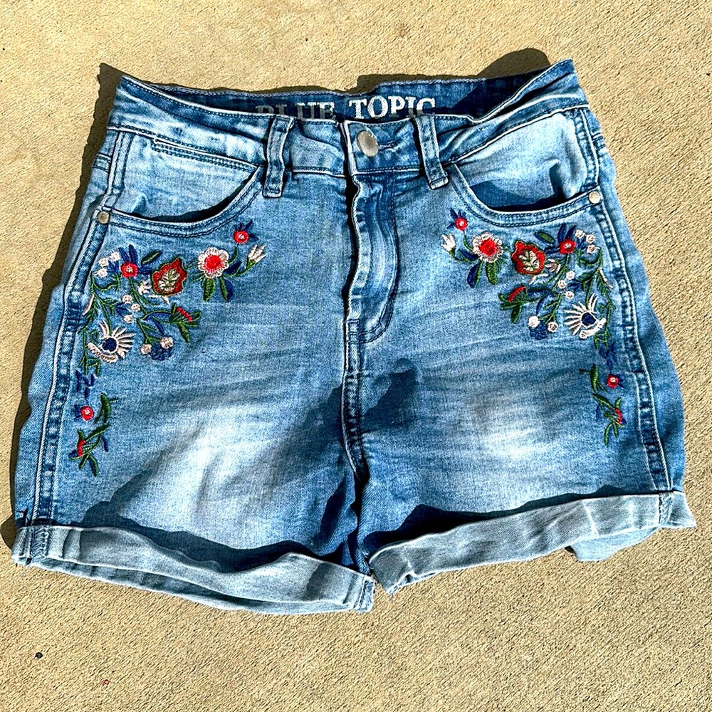 ADORBZZZZ BLUE TOPIC….SIZE MEDIUM SHORTS…